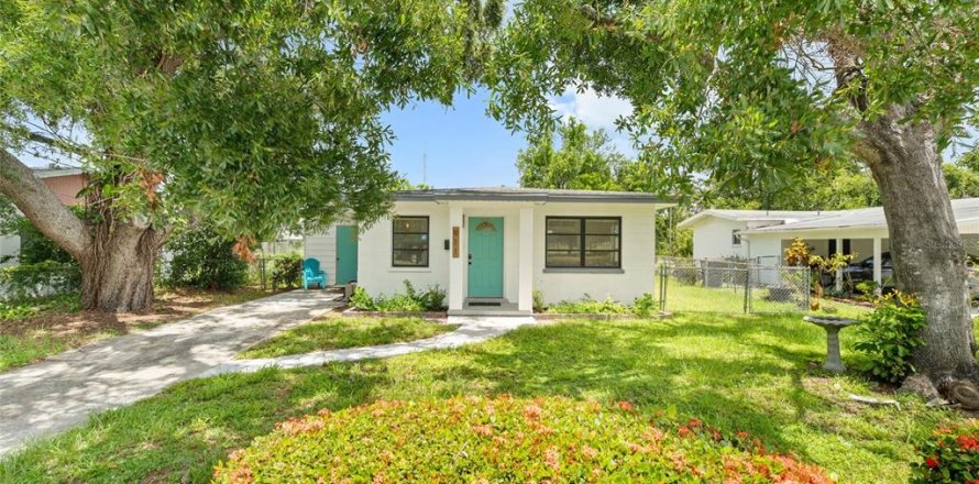 House in Bradenton, Florida 3 bedrooms, 75.81 sq.m. № 1851894