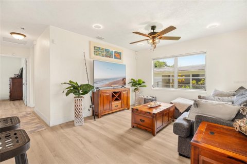 House in Bradenton, Florida 3 bedrooms, 75.81 sq.m. № 1851894 - photo 4