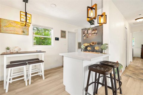 House in Bradenton, Florida 3 bedrooms, 75.81 sq.m. № 1851894 - photo 6