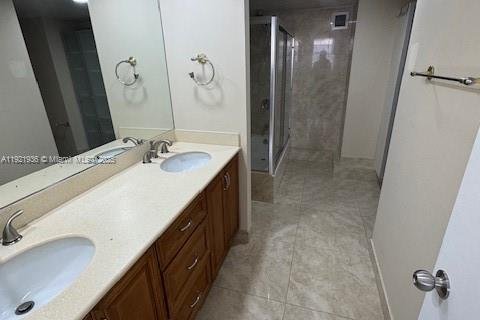 Condominio en alquiler en Hallandale Beach, Florida, 2 dormitorios, 102.19 m2 № 1975870 - foto 22