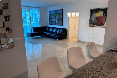 Снять в аренду кондоминиум в Майами, Флорида 2 спальни, 102.29м2, № 1955385 - фото 3
