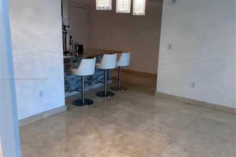 Снять в аренду кондоминиум в Майами, Флорида 2 спальни, 102.29м2, № 1955385 - фото 7