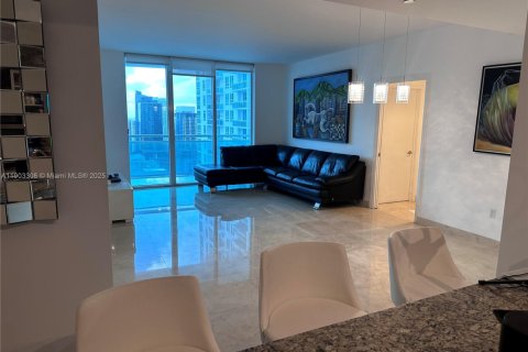 Снять в аренду кондоминиум в Майами, Флорида 2 спальни, 102.29м2, № 1955385 - фото 2