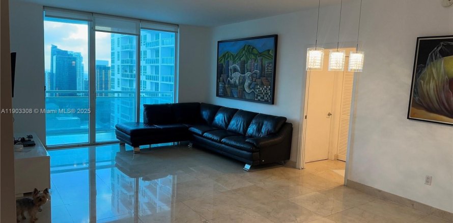 Кондоминиум с 2 спальнями в Майами, Флорида № 1955385