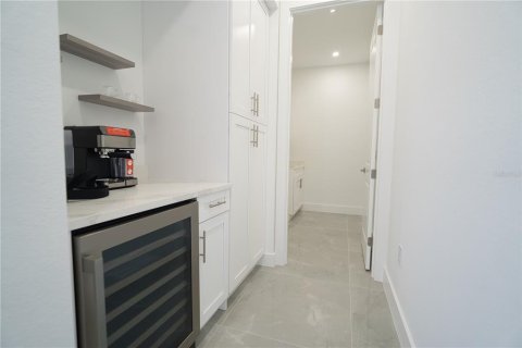Купить виллу или дом в Кейп-Корал, Флорида 8 комнат, 142.33м2, № 1813476 - фото 2