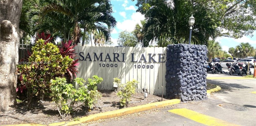 Condo in Hialeah Gardens, Florida, 1 bedroom  № 1953628