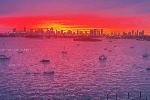 Condominio en alquiler en Miami Beach, Florida, 1 dormitorio, 69.4 m2 № 1938008 - foto 4