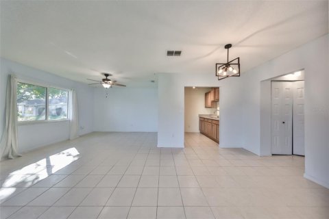Condominio en venta en Sun City Center, Florida, 1 dormitorio, 89.19 m2 № 2094664 - foto 8