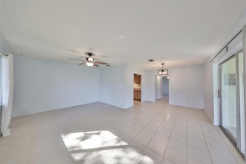 Condominio en venta en Sun City Center, Florida, 1 dormitorio, 89.19 m2 № 2094664 - foto 6