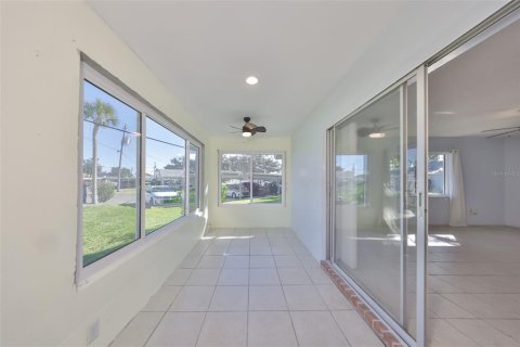 Condominio en venta en Sun City Center, Florida, 1 dormitorio, 89.19 m2 № 2094664 - foto 21