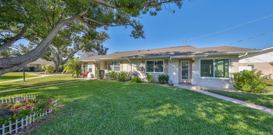 Condominio en Sun City Center, Florida, 1 dormitorio  № 2094664