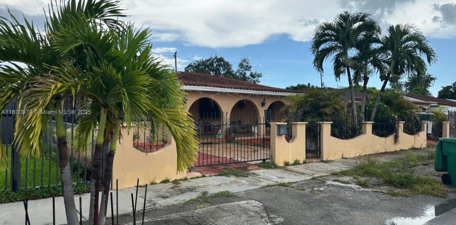 Villa ou maison à Miami, Floride 5 chambres, 230.12 m2 № 1923888