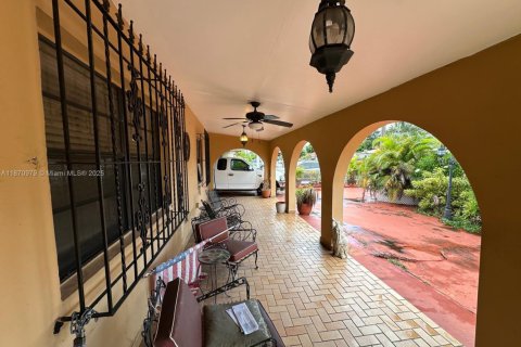 Villa ou maison à vendre à Miami, Floride: 5 chambres, 230.12 m2 № 1923888 - photo 4
