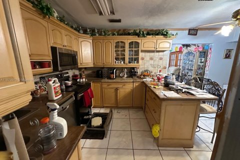 Villa ou maison à vendre à Miami, Floride: 5 chambres, 230.12 m2 № 1923888 - photo 6