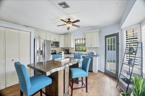 House in Rotonda, Florida 2 bedrooms, 90.3 sq.m. № 1820997 - photo 6