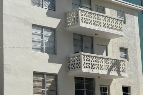 Copropriété à louer à Miami Beach, Floride: 1 chambre, 53.88 m2 № 1941307 - photo 2