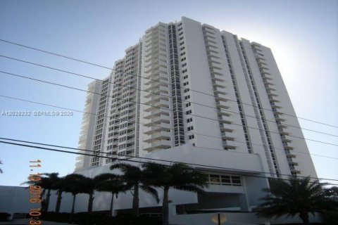 Condominio en Pompano Beach, Florida, 2 dormitorios  № 2084984