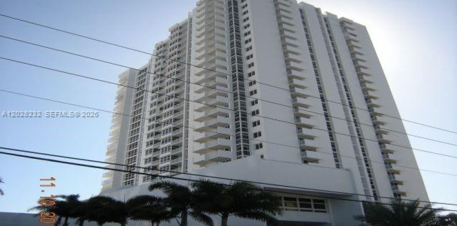 Condominio en Pompano Beach, Florida, 2 dormitorios  № 2084984