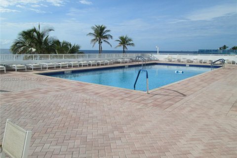 Condominio en venta en Pompano Beach, Florida, 2 dormitorios, 148.64 m2 № 2084984 - foto 10