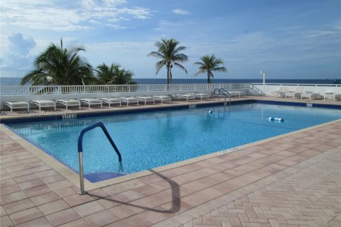Condominio en venta en Pompano Beach, Florida, 2 dormitorios, 148.64 m2 № 2084984 - foto 9