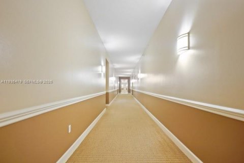 Снять в аренду кондоминиум в Форт-Лодердейл, Флорида 2 спальни, 107.12м2, № 1999015 - фото 17