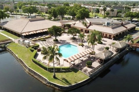 Купить кондоминиум в Санрайз, Флорида 2 спальни, 78.97м2, № 1982195 - фото 8