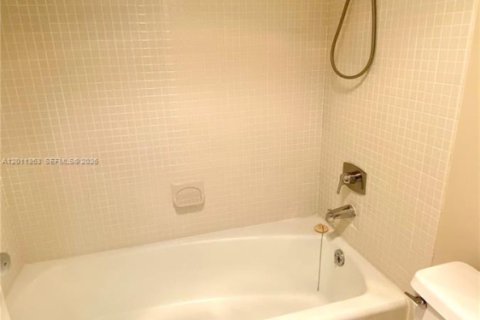 Condo in Aventura, Florida, 2 bedrooms  № 2075163 - photo 9