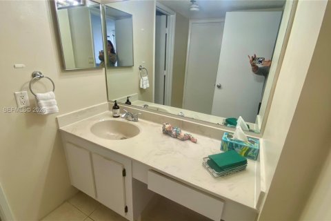 Condo in Aventura, Florida, 2 bedrooms  № 2075163 - photo 10
