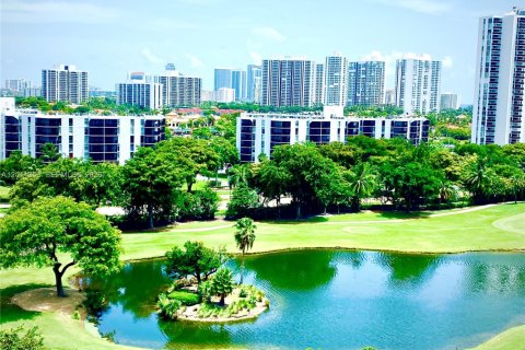 Condominio en Aventura, Florida, 2 dormitorios № 2075163
