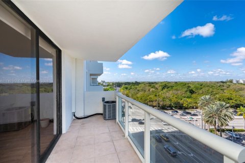 Condo in North Miami, Florida, 2 bedrooms  № 1710238 - photo 6