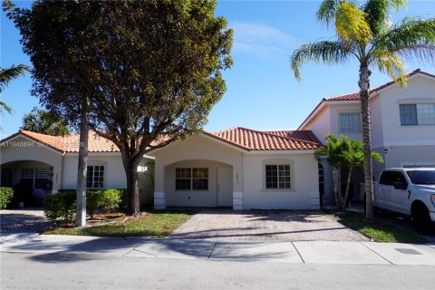 Купить таунхаус в Майами, Флорида 3 спальни, 121.52м2, № 2005073 - фото 1