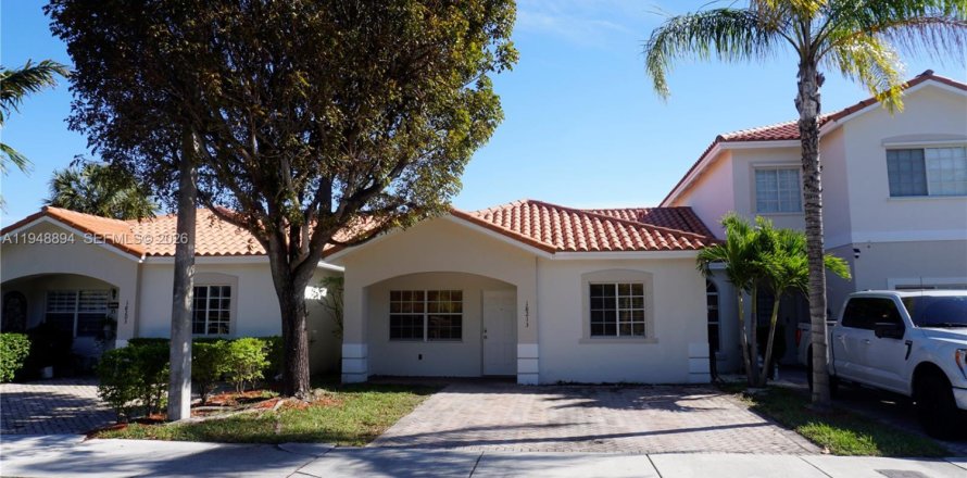 Таунхаус в Майами, Флорида 3 спальни, 121.52м2 № 2005073