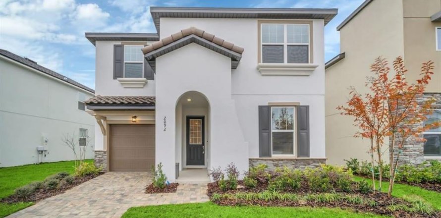 Casa en Kissimmee, Florida 7 dormitorios, 328.22 m2 № 831594