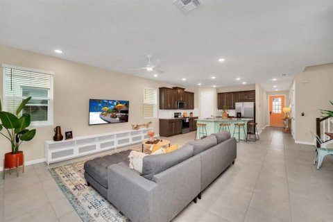 Casa en venta en Kissimmee, Florida, 7 dormitorios, 328.22 m2 № 831594 - foto 3