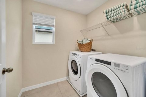 Casa en venta en Kissimmee, Florida, 7 dormitorios, 328.22 m2 № 831594 - foto 19
