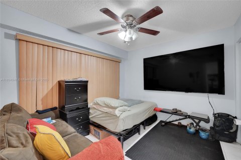 Condo in Pembroke Pines, Florida, 2 bedrooms  № 1814900 - photo 11