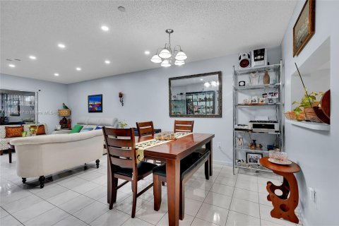 Condo in Pembroke Pines, Florida, 2 bedrooms  № 1814900 - photo 14