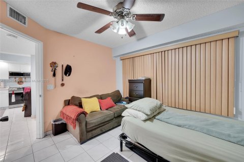 Condo in Pembroke Pines, Florida, 2 bedrooms  № 1814900 - photo 12