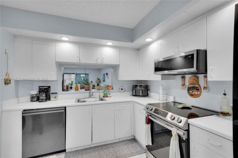 Condo in Pembroke Pines, Florida, 2 bedrooms  № 1814900 - photo 10