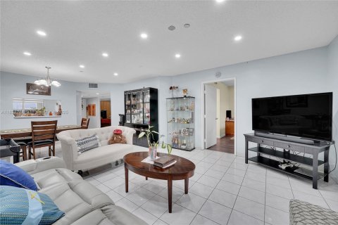 Condo in Pembroke Pines, Florida, 2 bedrooms  № 1814900 - photo 18