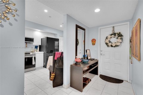 Condo in Pembroke Pines, Florida, 2 bedrooms  № 1814900 - photo 5