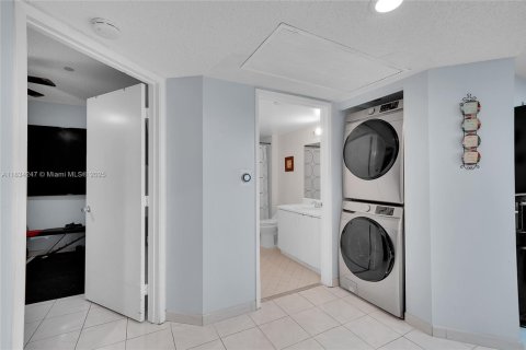 Condo in Pembroke Pines, Florida, 2 bedrooms  № 1814900 - photo 6