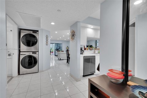 Condo in Pembroke Pines, Florida, 2 bedrooms  № 1814900 - photo 4