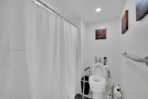 Condo in Pembroke Pines, Florida, 2 bedrooms  № 1814900 - photo 26