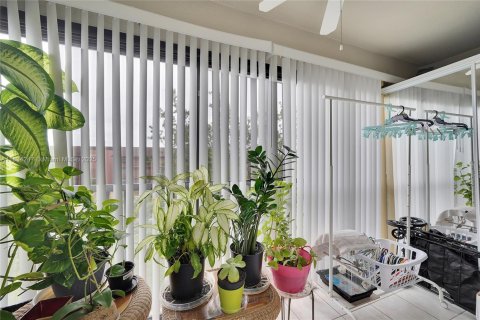 Condo in Pembroke Pines, Florida, 2 bedrooms  № 1814900 - photo 20