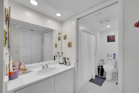 Condo in Pembroke Pines, Florida, 2 bedrooms  № 1814900 - photo 25