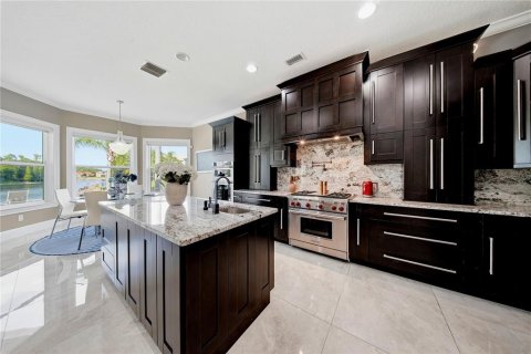 Casa en venta en Tampa, Florida, 4 dormitorios, 351.73 m2 № 2200172 - foto 10