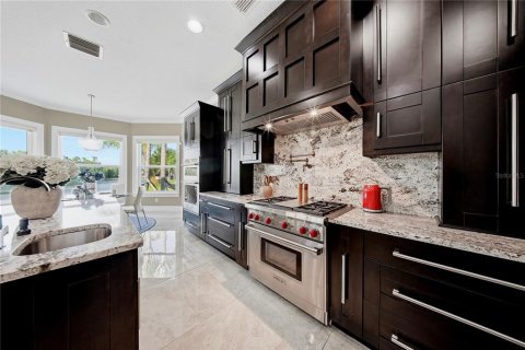 Casa en venta en Tampa, Florida, 4 dormitorios, 351.73 m2 № 2200172 - foto 13