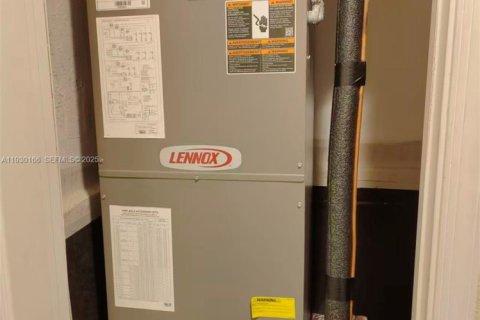 Casa en venta en Weston, Florida, 6 dormitorios, 414.07 m2 № 2034175 - foto 30