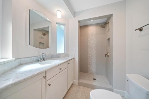 House in Saint Petersburg, Florida 3 bedrooms, 158.03 sq.m. № 1576339 - photo 18
